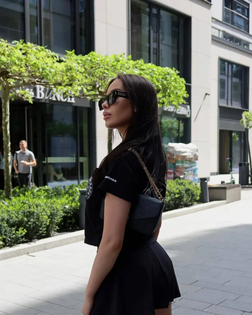 Рита, 25 лет - VIP эскортница в Москве. Рост 175, вес 50, грудь 2, цена от ₽15900.