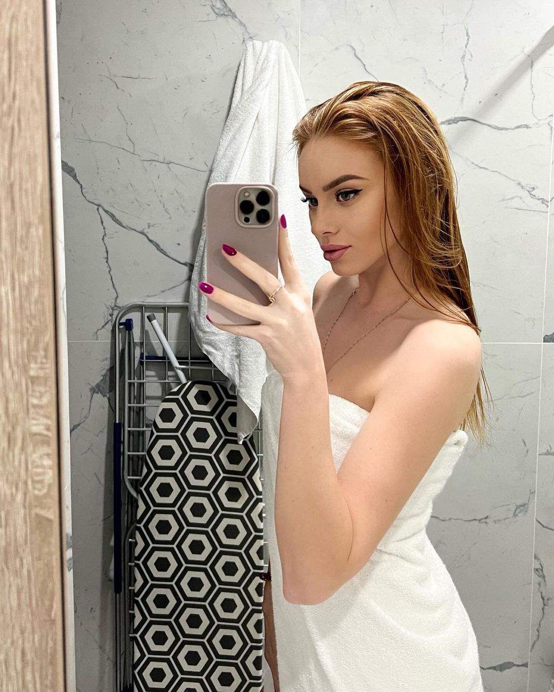 Слава, 19 лет - VIP эскортница в Москве. Рост 170, вес 55, грудь 2, цена от ₽15400.