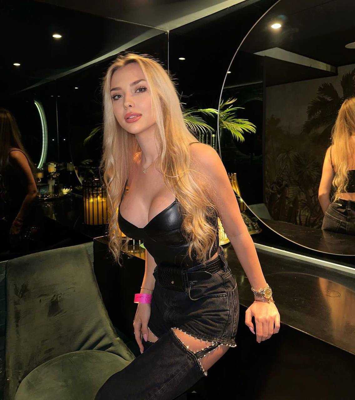 Ульяна, 22 лет - VIP эскортница в Москве. Рост 165, вес 48, грудь 3, цена от ₽13600.